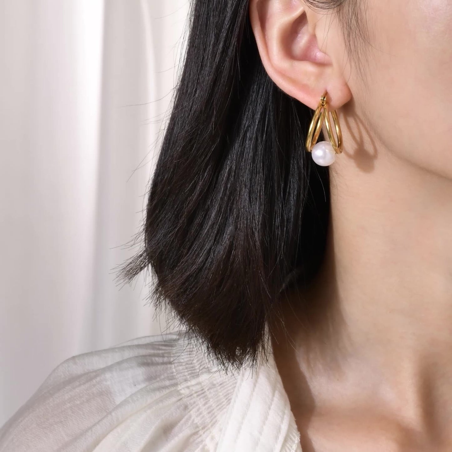 Eclatant Pearl Earrings