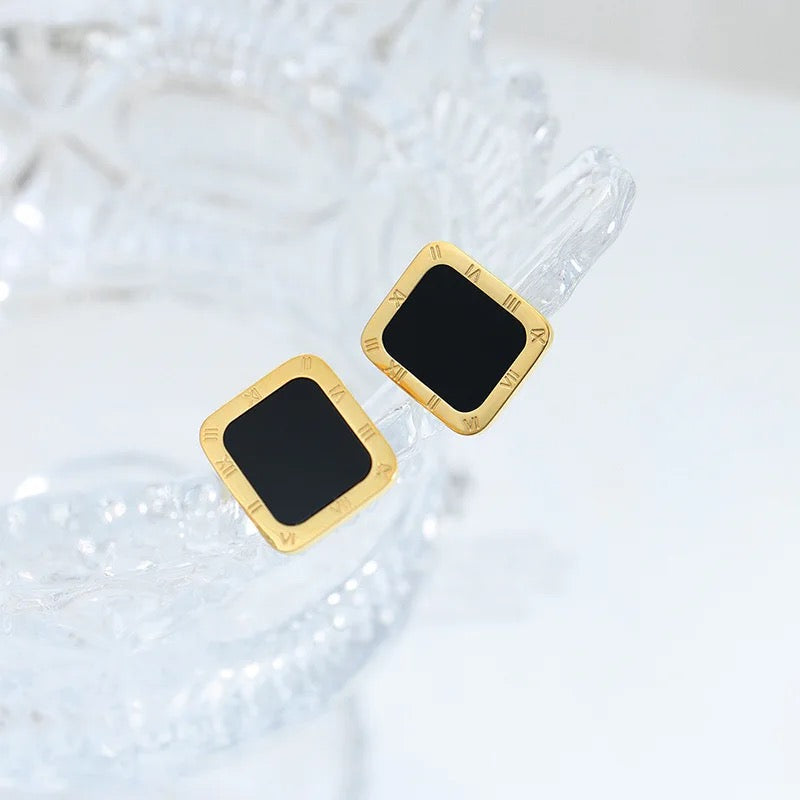 Spendente Numeri Stud Earrings