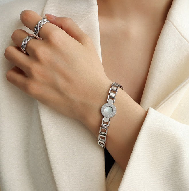 Bellisimo Numeri Strap Bracelet